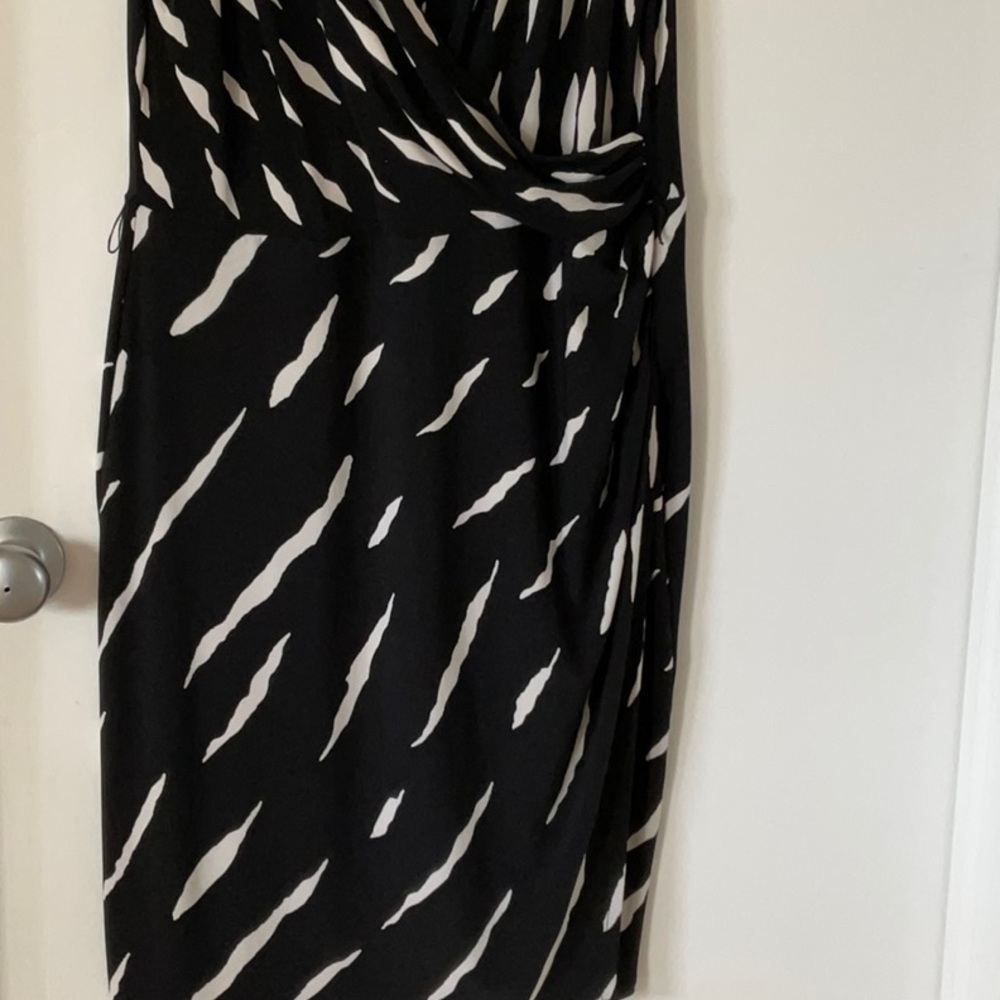 Dress - Picture 4 of 4